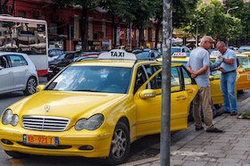 Чаевые в такси: надо ли и уместно ли?